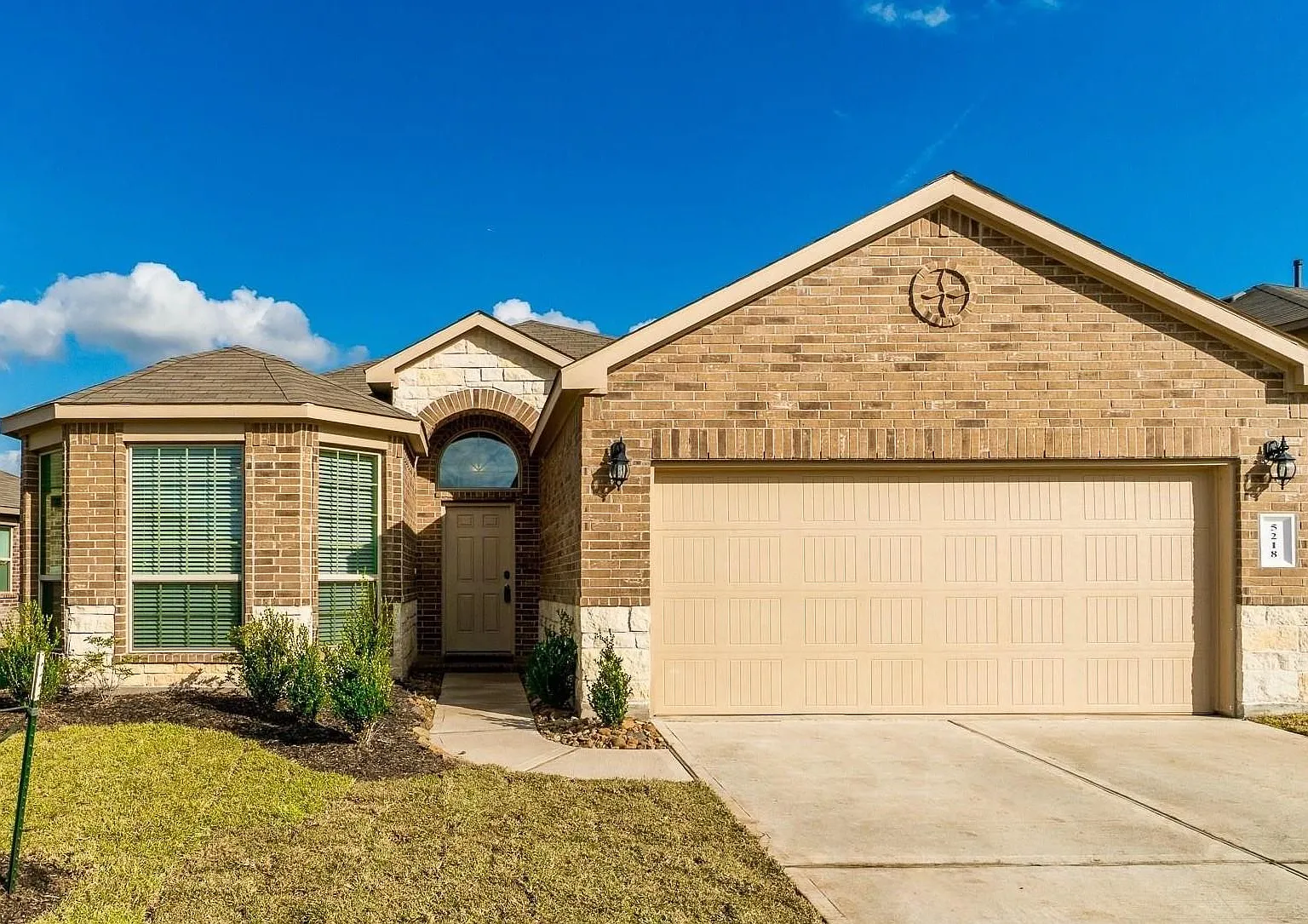 3 bed, 2.0 bath, 1536 sqft, $2,000 — Photo 1