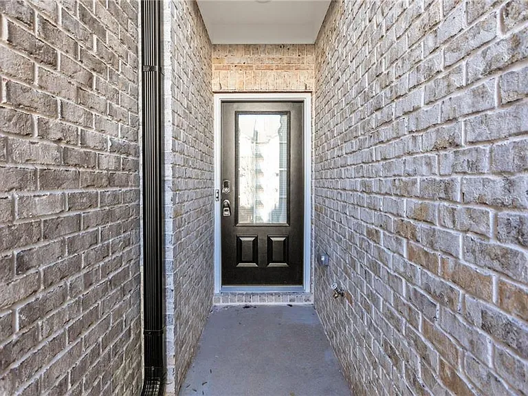1645 Villageside Ct — Photo 3