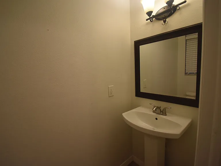 2620 Lancaster Ct — Photo 8