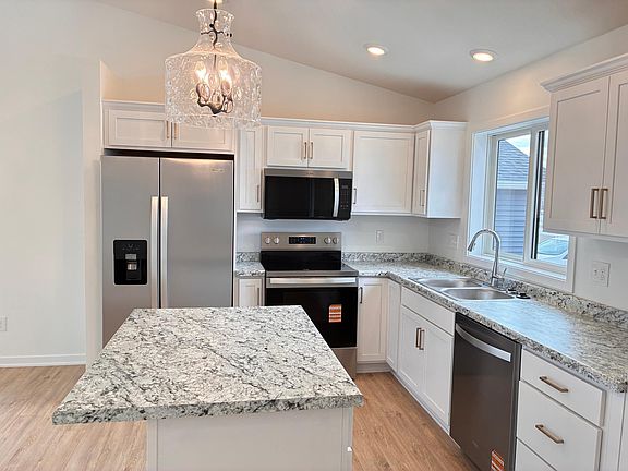 3rd image of 911 3rd St