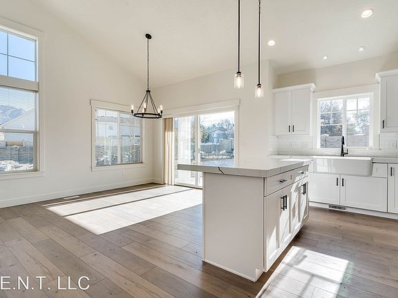 5th image of 616 Fashion Creek Ct