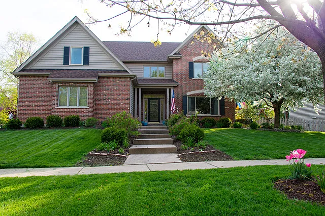 1120 Thackery Ln photo 1