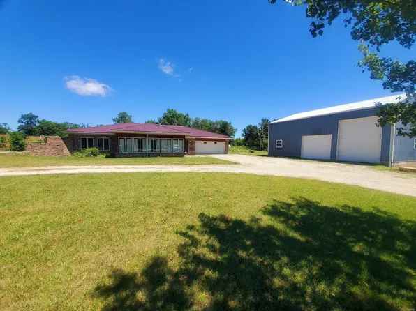21308 250th St, Lewistown, MO 63452