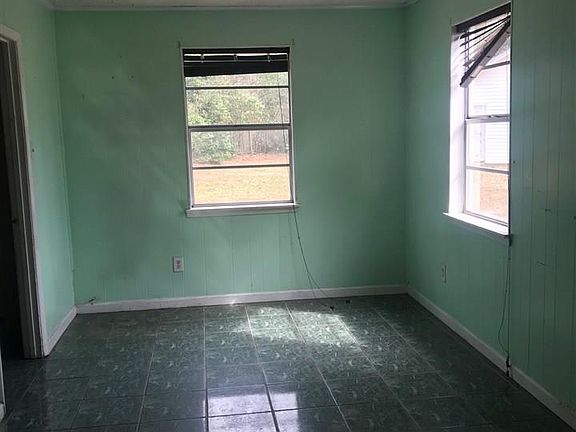 3rd image of 8610 Russell Ave