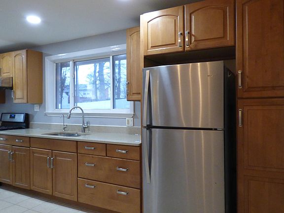 4th image of 5611 Hershey Ln
