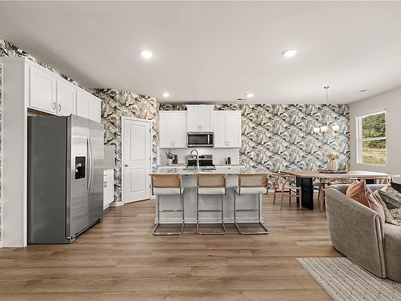 3rd image of 504 Meadowbrook Way