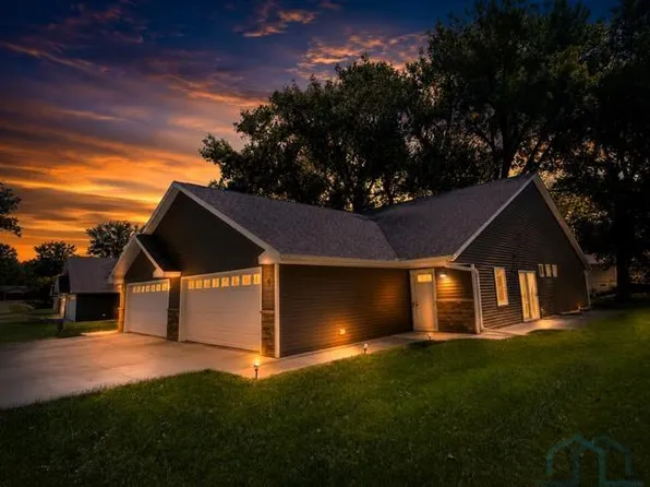 94 N Emerald Dr Unit 9, Storm Lake, IA 50588