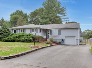 26 Cooper Pl, Harrington Park, NJ 07640