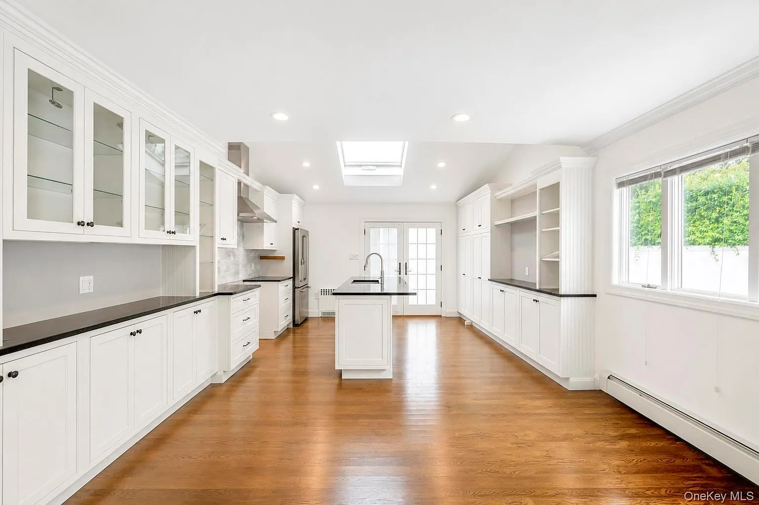4 bed, 3.0 bath, 1920 sqft, $5,800 — Photo 3