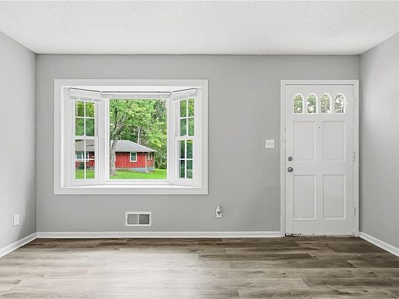5th image of 11016 Herrick Ave