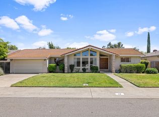 10 Parklite Cir, Sacramento, CA