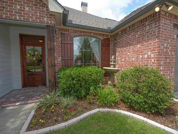 3rd image of 307 Southlake Cir