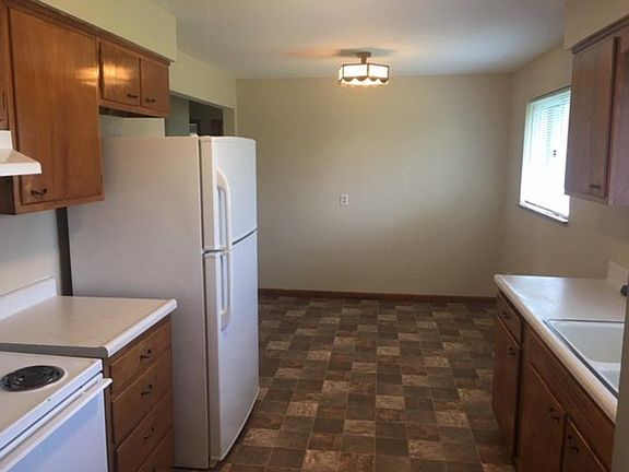 2nd image of 3096 Axe Dr