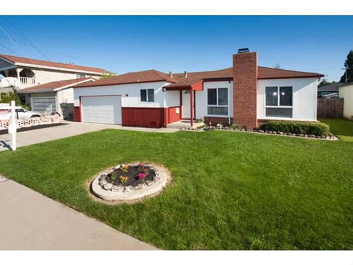 4786 Driftwood Dr photo 1