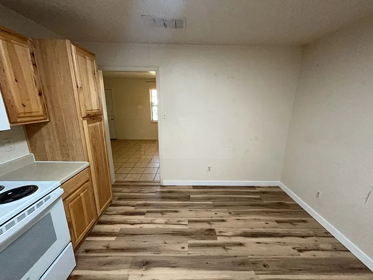 304 N 6th St — Photo 5
