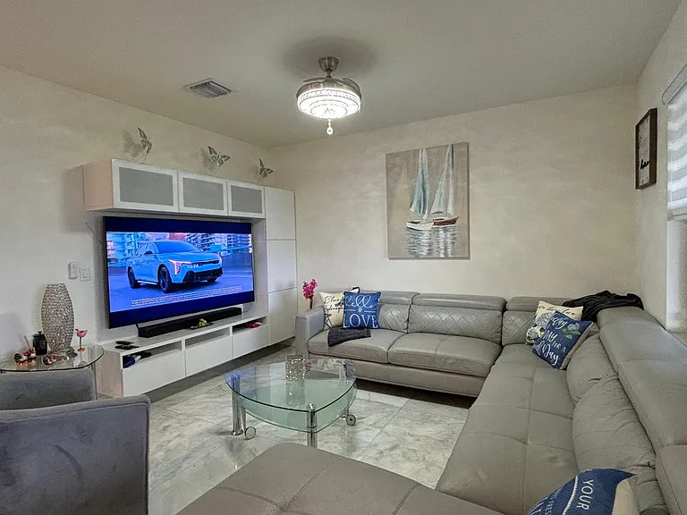 W 35th Ln — Photo 9