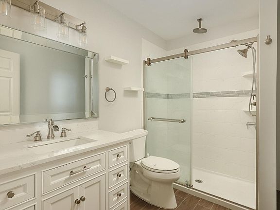 4th image of 851 Princeton Ct