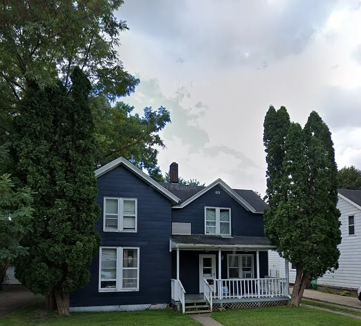 3 bed, 1000 sqft, $1,200 — Photo 1