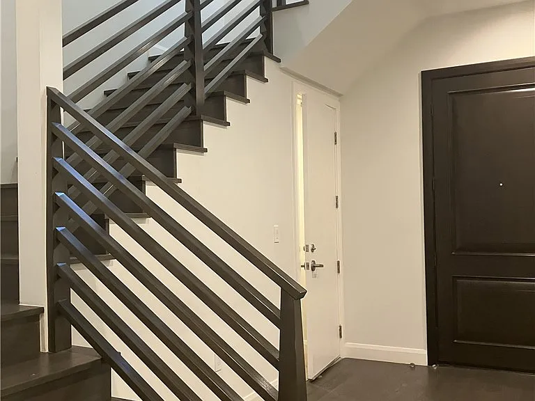 378 W Green St #131 — Photo 13