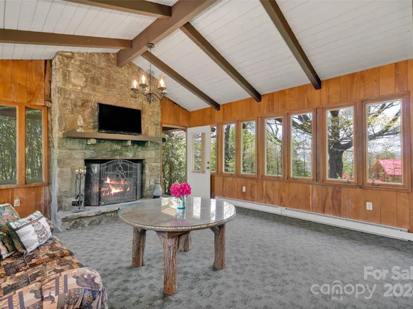 125 Octagon Pl, Maggie Valley, NC 28786