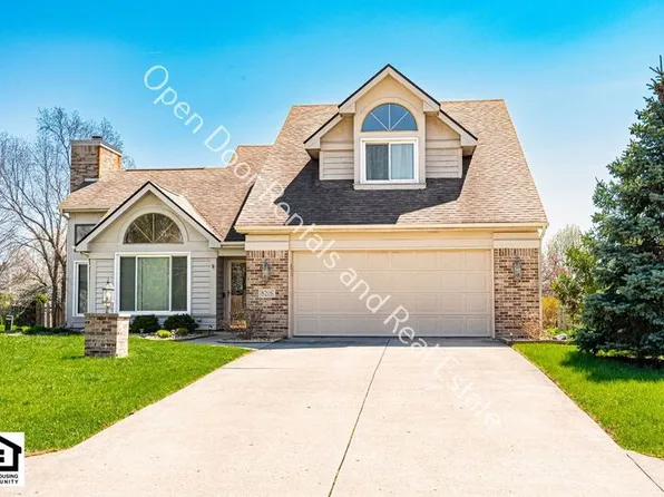 8218 Fountainhead Dr, Fort Wayne, IN 46835