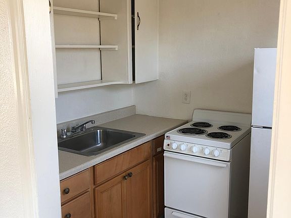 Kitchen (off Living Room)