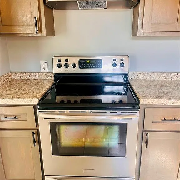 322 E Esplanada St W — Photo 6