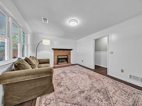 5th image of 154 Skyuka St