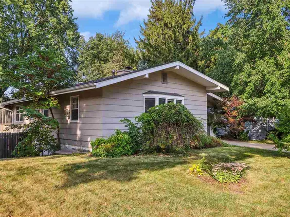 2836 Brookside Dr, Iowa City, IA 52245