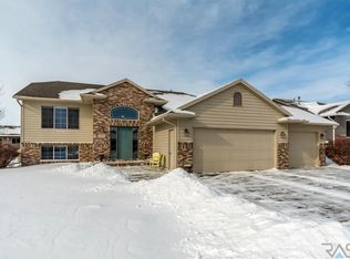 2221 S Stanford Ave, Sioux Falls, SD 57106