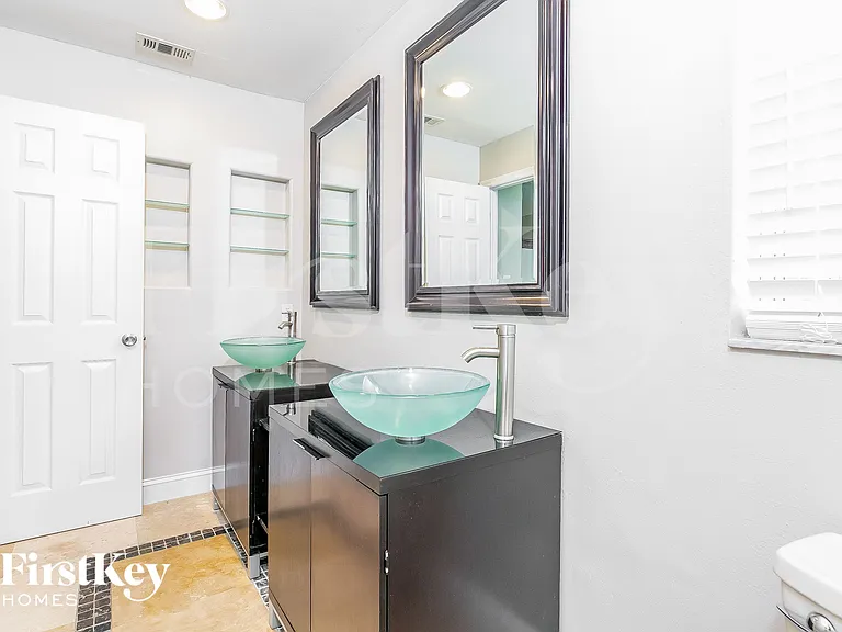 1003 Faircloth Ct — Photo 10