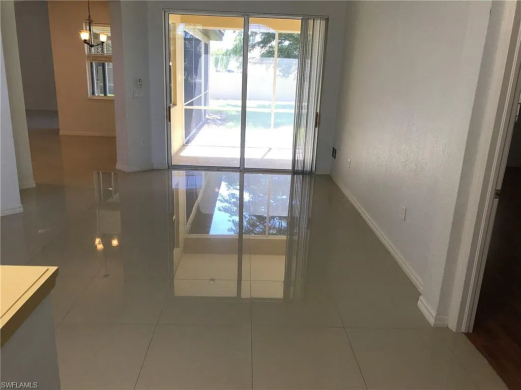4 bed, 3.0 bath, 2555 sqft, $3,500 — Photo 4