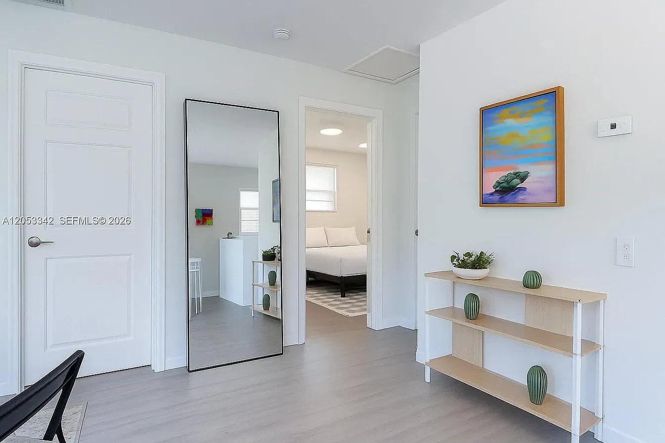 605 SW 14th Ter — Photo 3