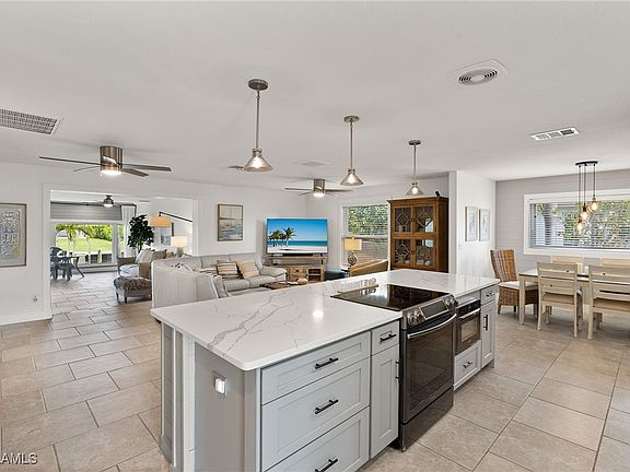 4th image of 5208 SW 2nd Pl