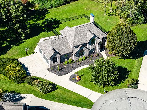 2nd image of 421 Lenox Ct