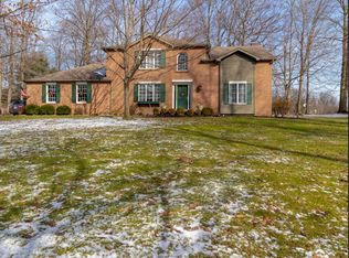 2654 Oak Forest Dr, Niles, OH 44446