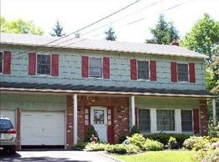 12 Long Pond Rd, Ridge, NY 11961