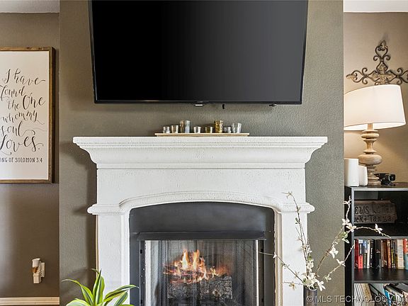 5th image of 25130 S Brook Ln