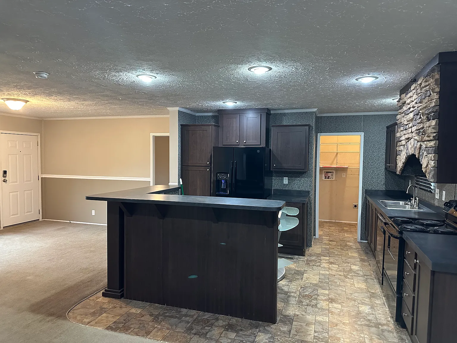3 bed, 1404 sqft, $1,800 — Photo 2