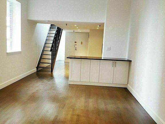 2nd image of 66 Pearl St APT 608