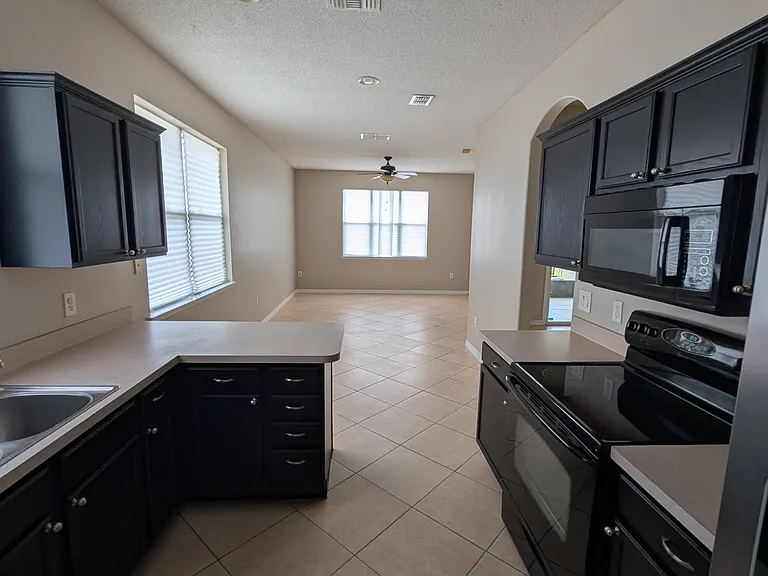1807 White Heron Bay Cir — Photo 16