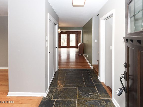 2nd image of 112 Newcrest Ln