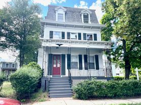 88 E Pearl St