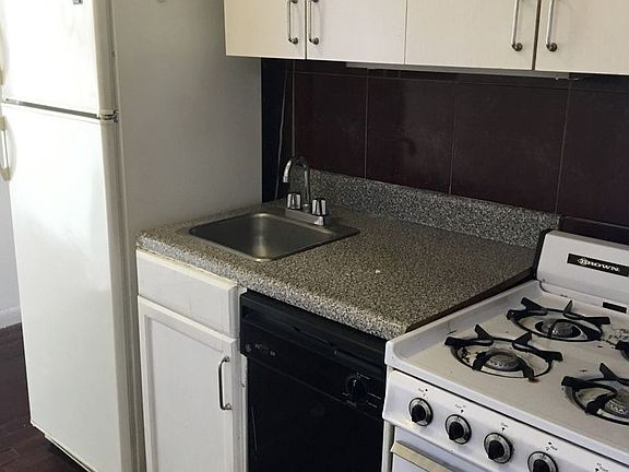 5th image of 14 Bedford St #11A