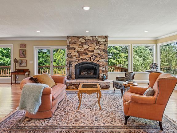 4th image of 425 Oak Point Place