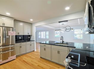 10 Rogers Rd, Hyde Park, NY 12538