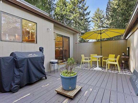 2nd image of 13517 NE Regents Dr