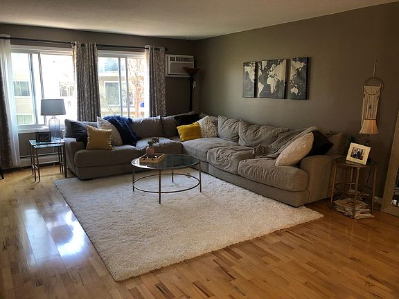 Spacious living room