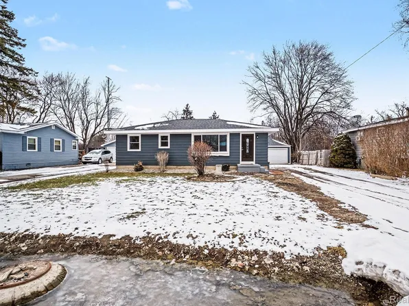 4223 Keene Dr, Grand Blanc, MI 48439