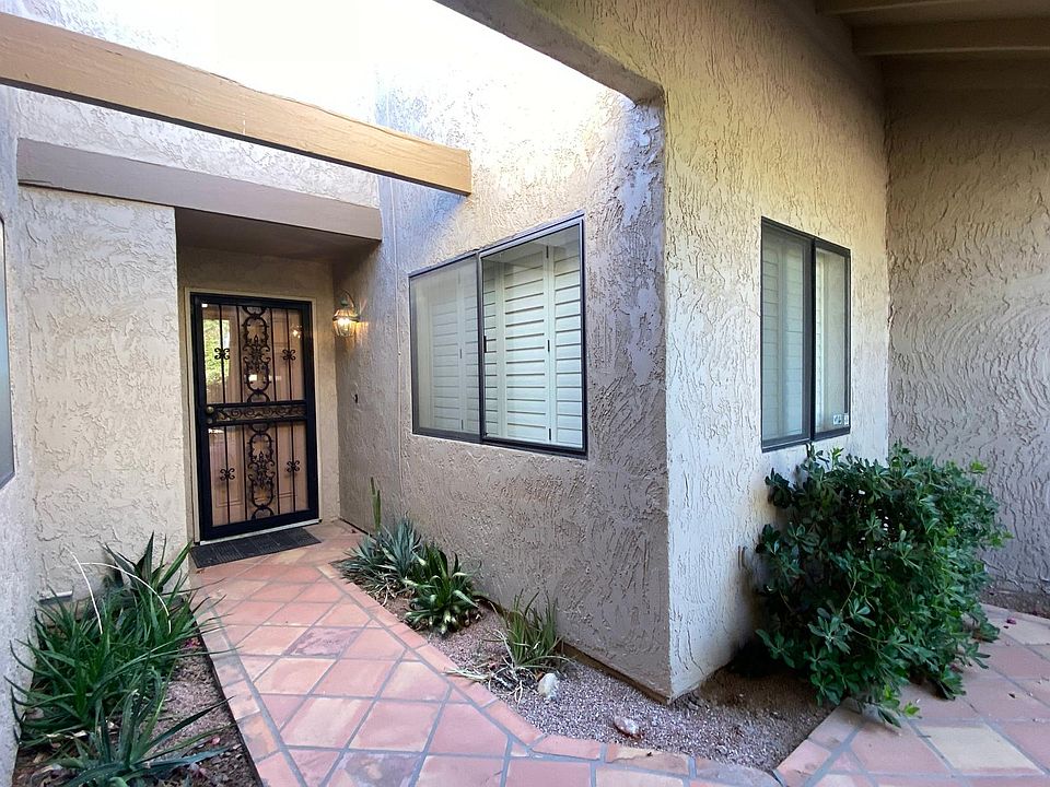 Private courtyard entry